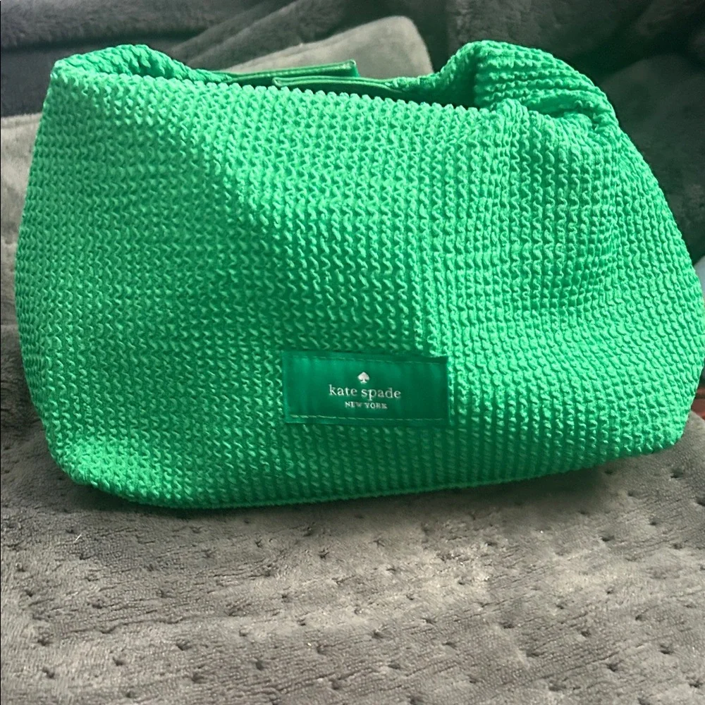 kate spade Vibrant Green Cosmetic Case - Picture 1 of 3